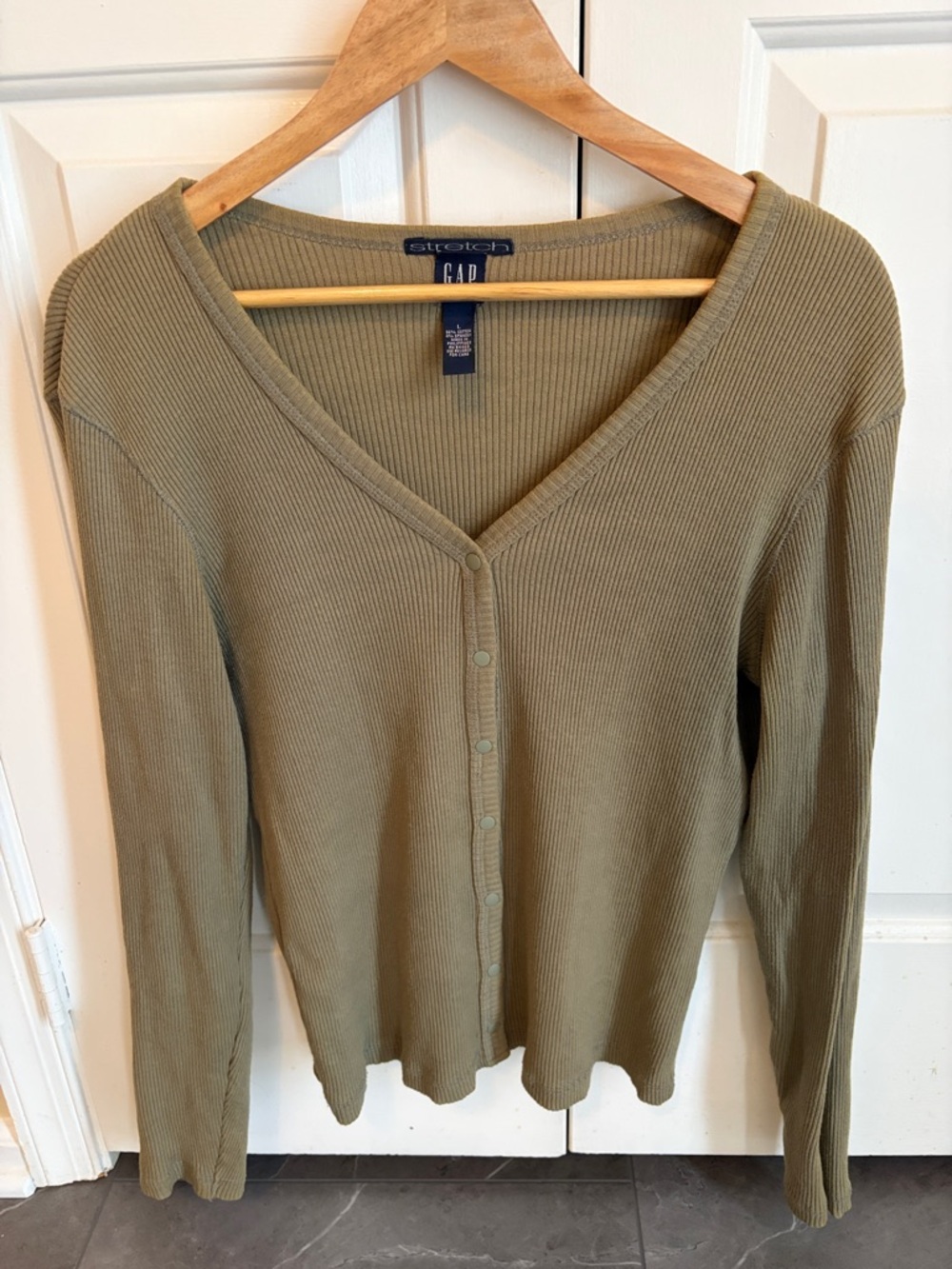 Gap Ribbed V Neck Snap  Cardigan